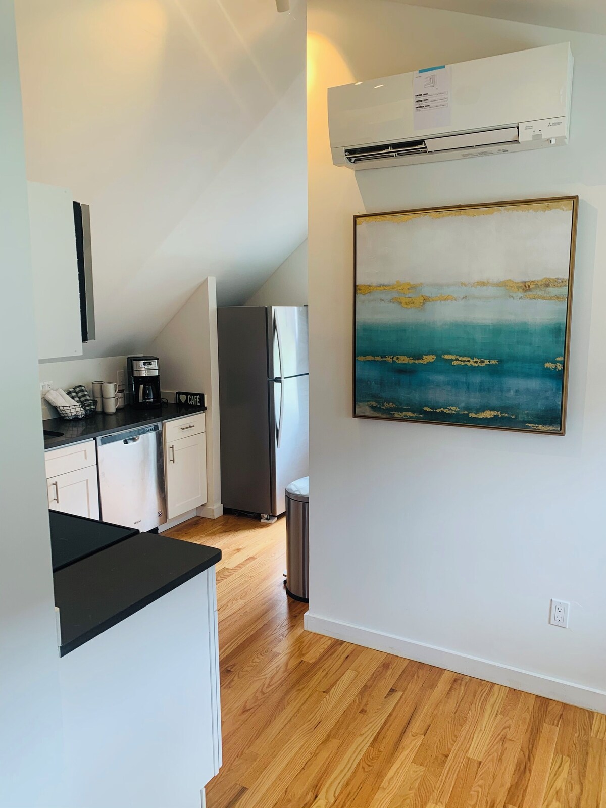 Newly Renovated 1 Bedroom West Hartford Apartment
