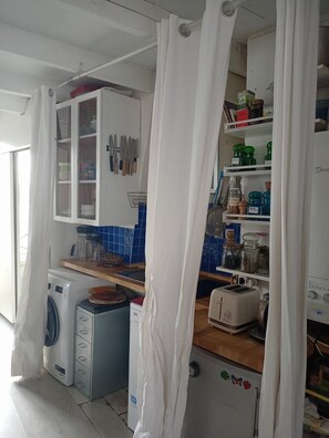Fully equipped kitchenette space