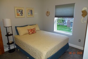 Main Bedroom Queen bed