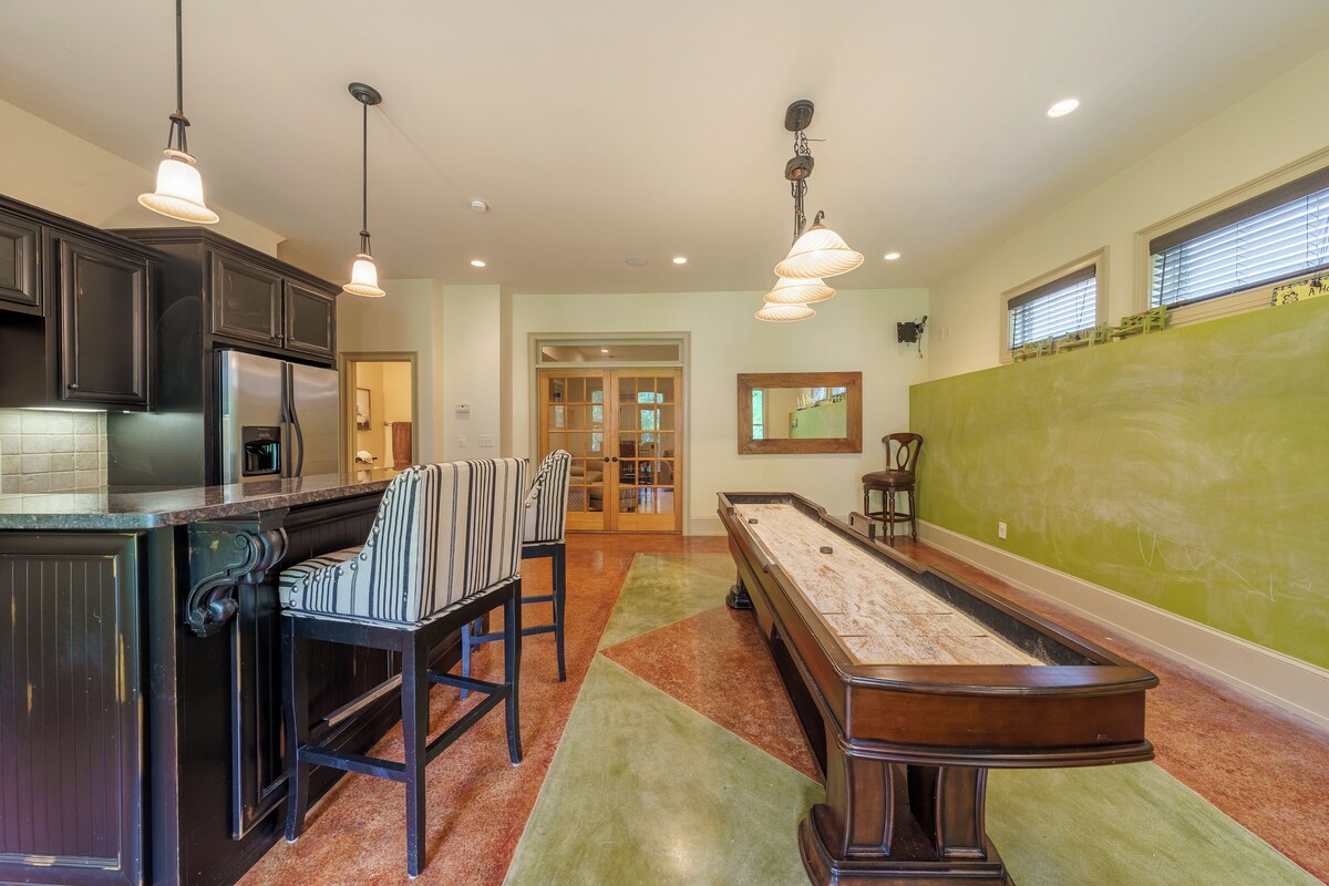 Wahoo Creek Retreat 4 bedroom waterfront with party dock