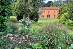 View of entire villa from the lawn