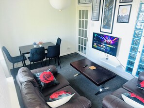 Sitting Area / Dinner
