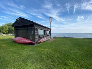 Includes free use of 2 kayaks and a canoe.Launch right from the dock!