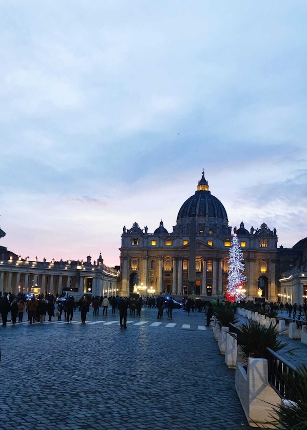 a pochi metri da piazza Sa Pietro