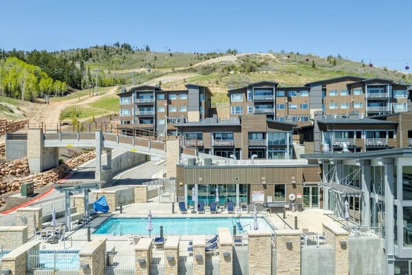 Beautiful views and pool ready for use