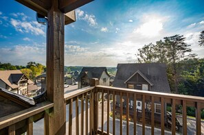 Upper balcony with beautiful mountain views