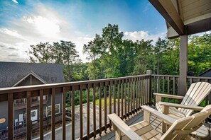 The balcony offers comfortable outdoor seating and mountain views!