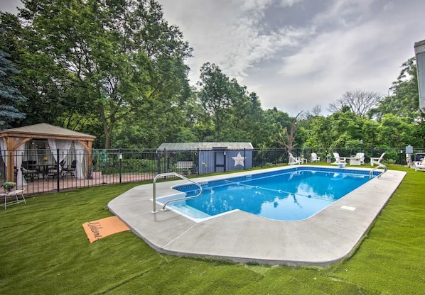 Salt water pool