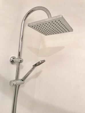Dusche mit Handbrause
