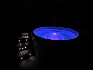 Indoor spa tub