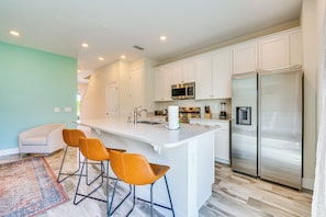 Kitchen | Cooking Basics | Dishwasher | 1st Floor