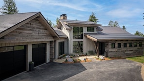 Welcome to the Elk Highlands Ski House located a ski lift away from Whitefish Mountain Resort.