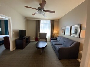 5nationalharbor2bedroom-livingarea