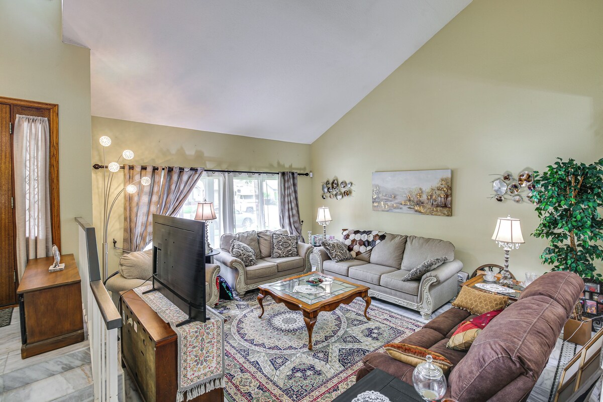 Anaheim Home w/ Pool, 14 Mi to Disneyland!