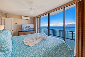 Indulge in the Master suit's ocean view from a luxurious king size bed.