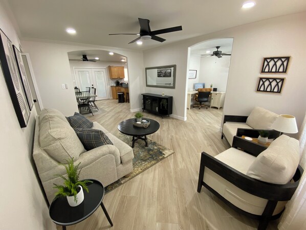 A great entrance room for entertainment 