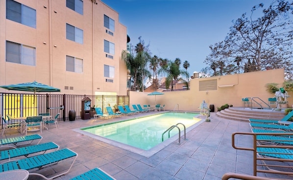 Mission_Valley_pool_1_S