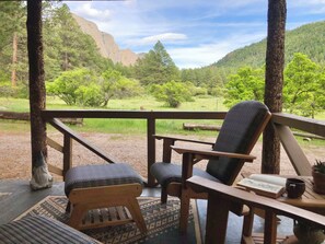 Relax, rejuvenate, and re-wild in comfortable mountain style.