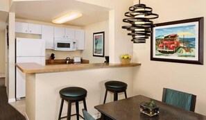 worldmark-oceanside-studio-kitchen-664x386_enhanced