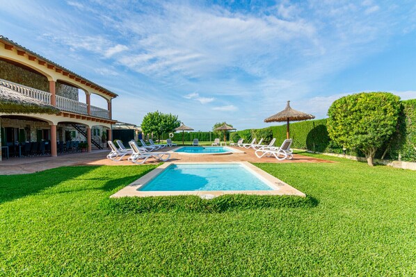 Swimming pool