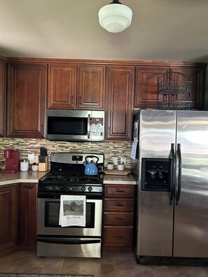 Full kitchen