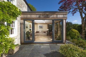 Deugh an Chy, Ground Floor: With double doors leading out to the terrace