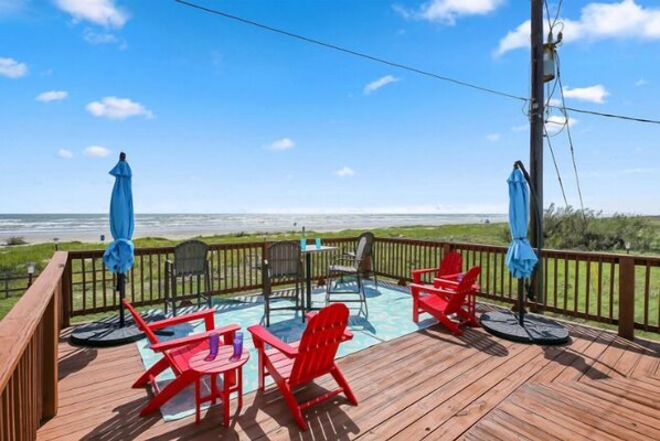 Large porch with SPECTACULAR views of the gulf, and sunrises!