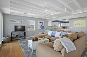Nice, open living kitchen and dining areas