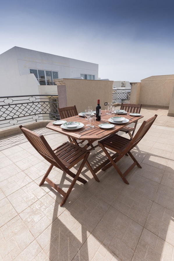 Outdoor dining