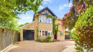 The Timbers, a luxury 4-bedroom coastal retreat in Seaview