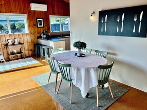 Open plan dining & kitchen.