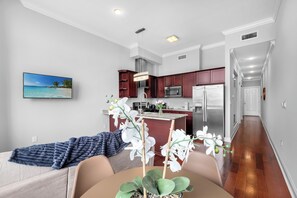 Spacious common area with comfortable seating and modern decor, perfect for relaxing and socializing