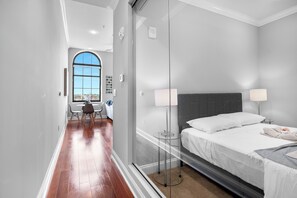 Welcome to Northern Liberties! Enjoy a stylish and spacious studio apartment filled with amenities. This apartment features a rooftop pool, a fitness center, an in-unit washer and dryer, motorized shades, and plenty of comforts. Reliable Wi-Fi is also included.
