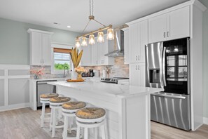 Kitchen & Barstools