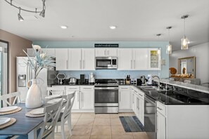 9-web-or-mls-15100-front-beach-rd-1205
