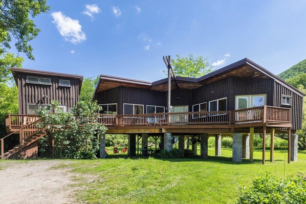Creekside Retreat hosted by MVR Vacation Rentals, Inc. Wellsboro, PA 
