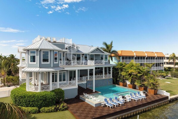 Mandalay Bay- Luxury bayfront home