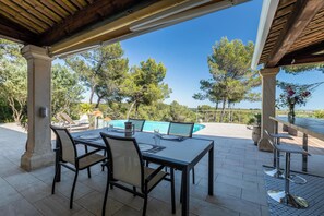 perfect for outdoor dining !
