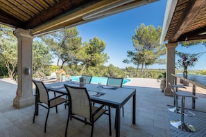 perfect for outdoor dining !