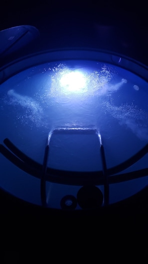 Indoor spa tub