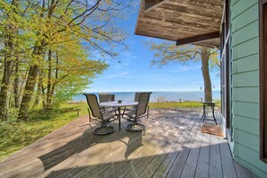 Relax and enjoy lunch with this unreal view