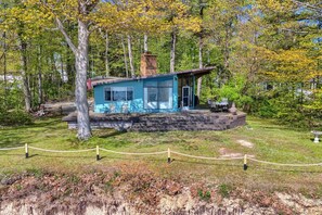 Great backyard and an incredible deck overlooking Lake Huron