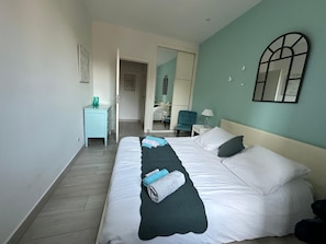 Chambre cosy avec nombreux rangements