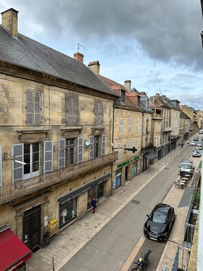 Vue sur la rue commerçante principale
