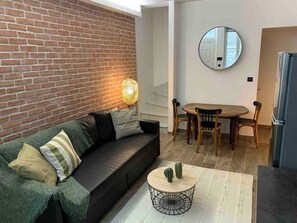 Living room image 4