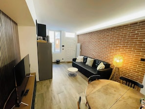Living room image 2