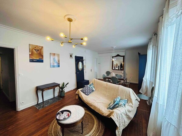 Living room image 1