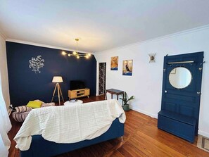 Living room image 4