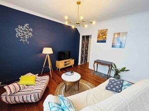 Living room image 3