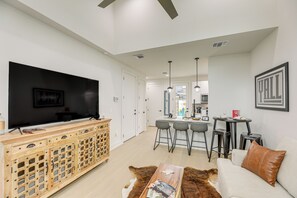 Living Room | Free WiFi | Smart TV | Queen Sleeper Sofa | 1st Floor | 1st Floor